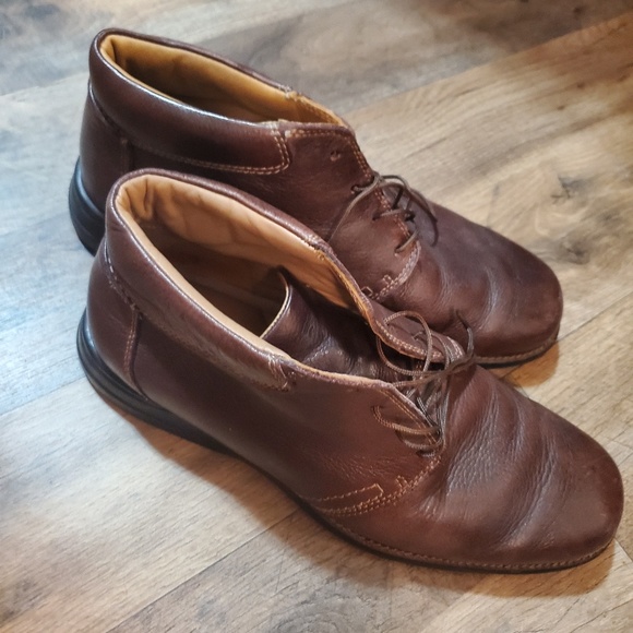 Johnston & Murphy Other - Johnston & Murphy Leather Chukka Boots Size 10